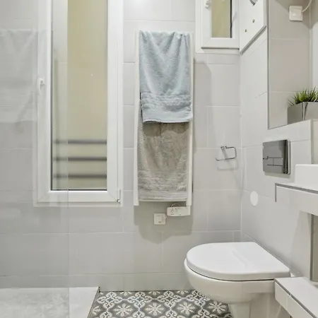 Daire Cozy 2-bedroom Near Montmartre Paris