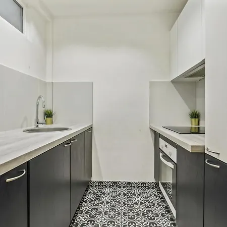 Daire Cozy 2-bedroom Near Montmartre